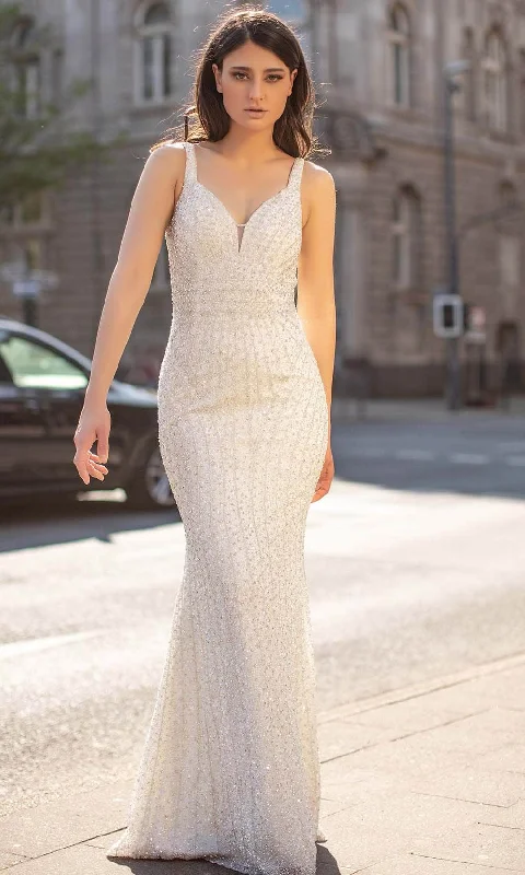 Savings Bonanza Chic and Holland HF1638 - Plunging Sweetheart Evening Dress