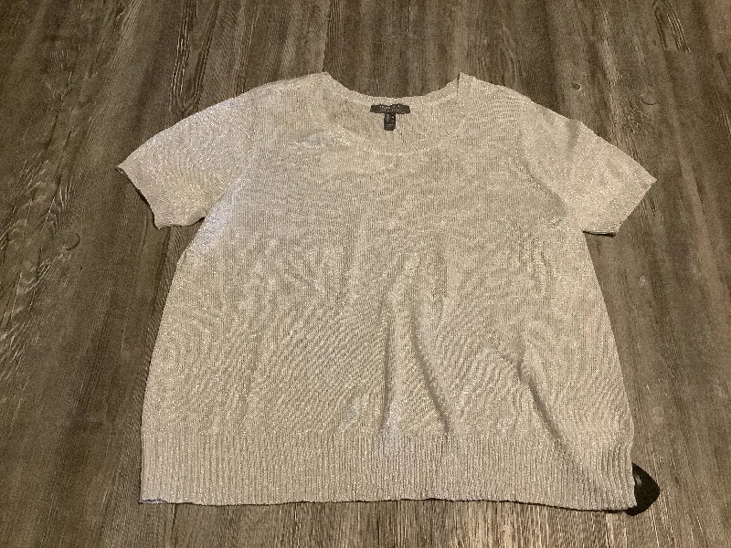 Final Clearance Top Short Sleeve By Lisa Rinna In Silver, Size: M